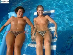 girlfriends in a Greek hotel. Thumbnail 27