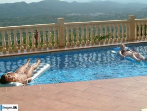 girlfriends in a Greek hotel. Thumbnail 8