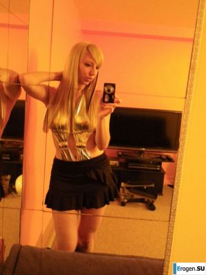 pathos blonde and her camera. Thumbnail 34