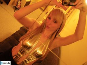 pathos blonde and her camera. Thumbnail 35