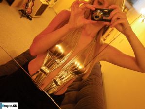 pathos blonde and her camera. Thumbnail 36