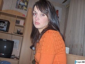moody striptease without a single smile. Thumbnail 1