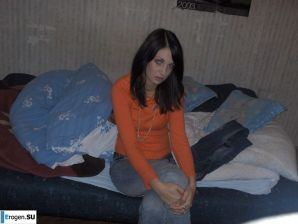 moody striptease without a single smile. Thumbnail 18