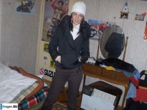 moody striptease without a single smile. Thumbnail 22