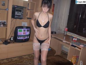moody striptease without a single smile. Thumbnail 29