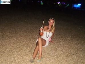topless on the seashore. Thumbnail 29