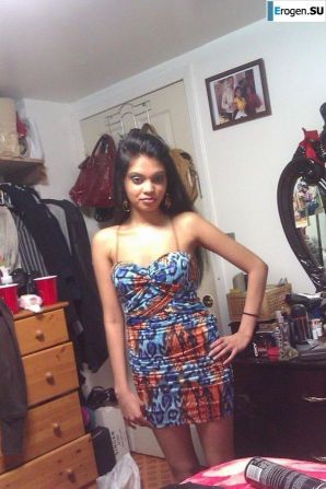slim dark-skinned girl undresses. Thumbnail 31