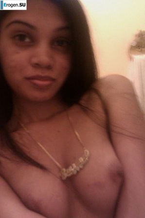 slim dark-skinned girl undresses. Thumbnail 37