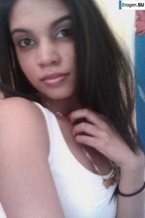 slim dark-skinned girl undresses. Thumbnail 5