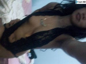 slim dark-skinned girl undresses. Thumbnail 7