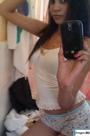 slim dark-skinned girl undresses. Thumbnail 9