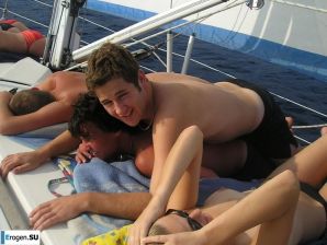 party with heifers on a yacht. Thumbnail 30