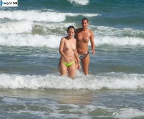 fun on a nudist beach. Thumbnail 11