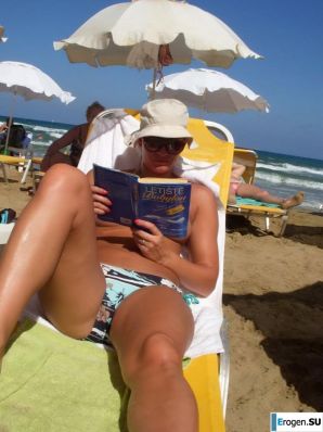 fun on a nudist beach. Thumbnail 14