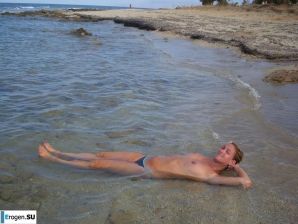 fun on a nudist beach. Thumbnail 15