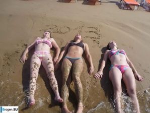 fun on a nudist beach. Thumbnail 17