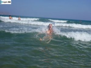 fun on a nudist beach. Thumbnail 23