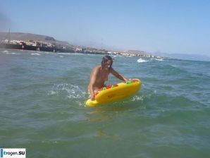 fun on a nudist beach. Thumbnail 26