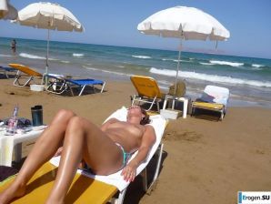 fun on a nudist beach. Thumbnail 32