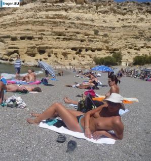 fun on a nudist beach. Thumbnail 36