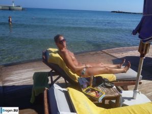 fun on a nudist beach. Thumbnail 40