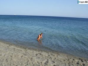 fun on a nudist beach. Thumbnail 6