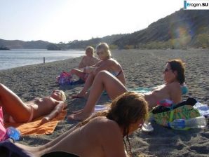 fun on a nudist beach. Thumbnail 9