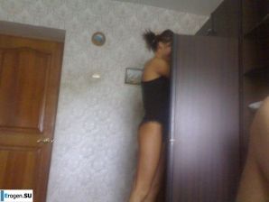 озабоченый муж подлавливает на камеру свою раздетую жену. Миниатюра 5