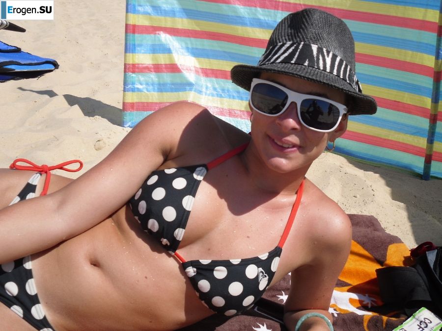 mischievous minx on the beach. Slide 26