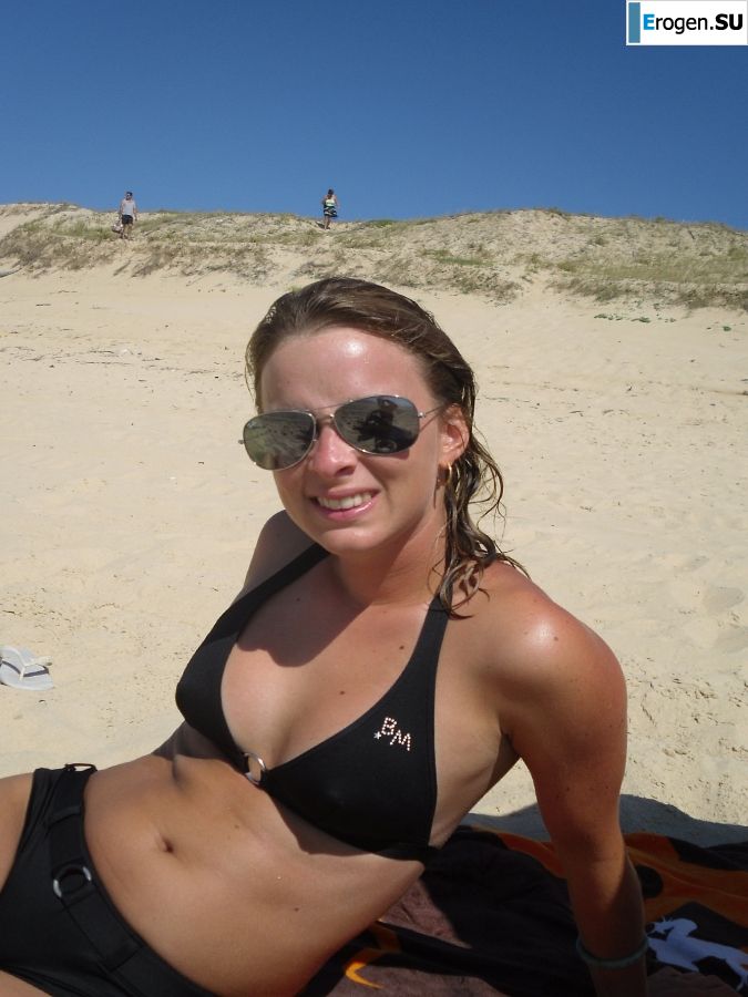 mischievous minx on the beach. Slide 27