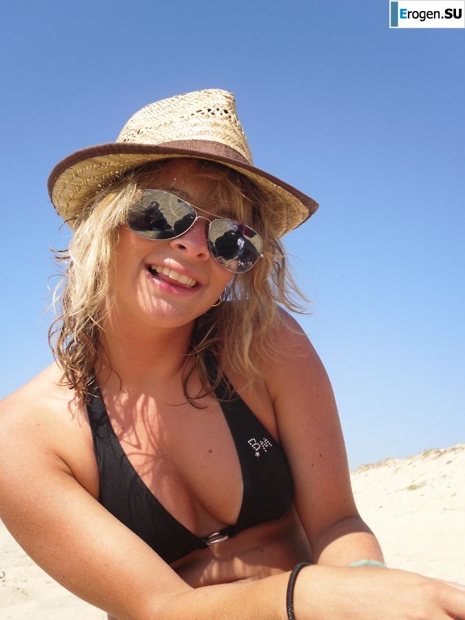 mischievous minx on the beach. Slide 49
