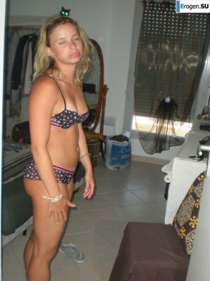 mischievous minx on the beach. Thumbnail 18