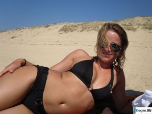 mischievous minx on the beach. Thumbnail 35
