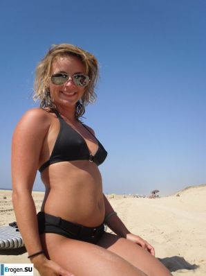 mischievous minx on the beach. Thumbnail 39