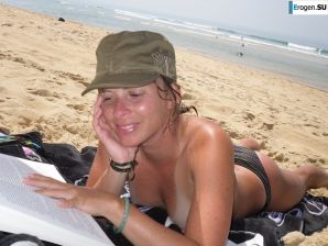 mischievous minx on the beach. Thumbnail 54