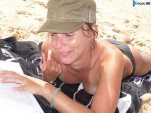 mischievous minx on the beach. Thumbnail 55