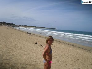 mischievous minx on the beach. Thumbnail 56