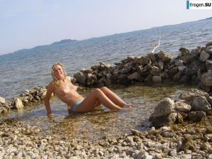 nude on the beach and in the room. Thumbnail 18