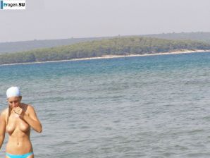 nude on the beach and in the room. Thumbnail 25