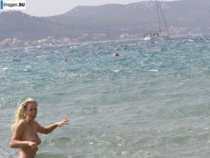 nude on the beach and in the room. Thumbnail 5