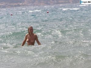 nude on the beach and in the room. Thumbnail 7