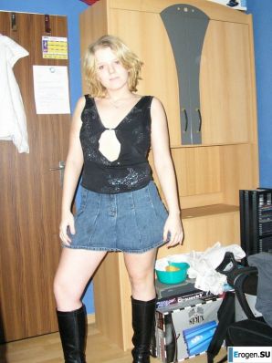 the next self-arrows of an uncut girl. Thumbnail 1
