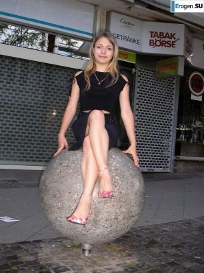 funny naked blonde. Thumbnail 36