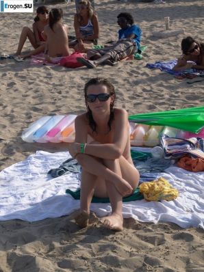 nudist on vacation with her boyfriend. Thumbnail 33