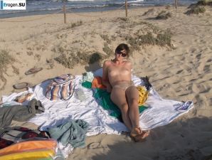nudist on vacation with her boyfriend. Thumbnail 44
