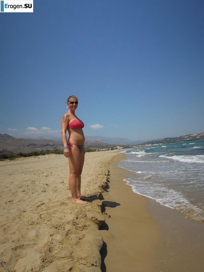 naked pregnant Lucy on the beach with the future father. Slide 26