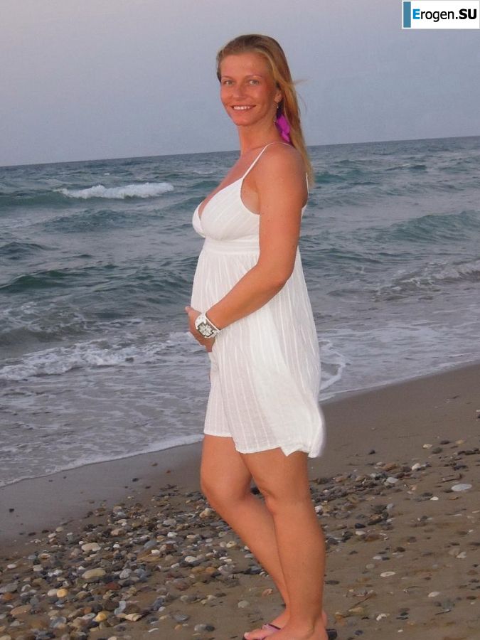 naked pregnant Lucy on the beach with the future father. Slide 31