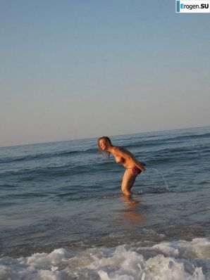 naked pregnant Lucy on the beach with the future father. Thumbnail 21