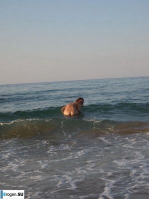 naked pregnant Lucy on the beach with the future father. Thumbnail 23