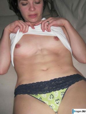 naked brunette and her legs behind her head. Thumbnail 12